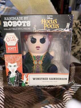 Handmade by Robots Disney Hocus Pocus Winifred Sanderson 012 Knit Series Vinyl F